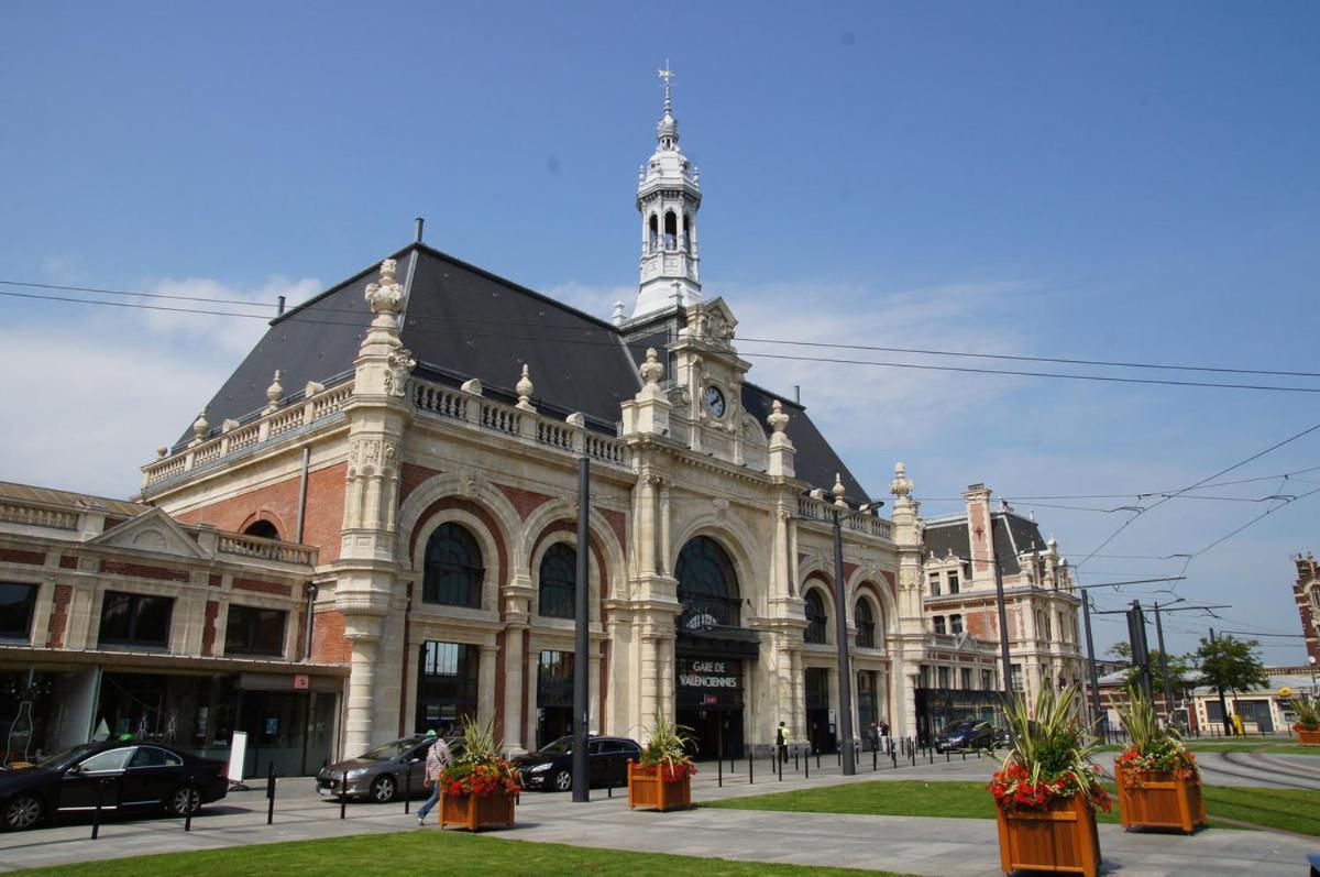 Charmant studio idéalement situé Valenciennes Esterno foto